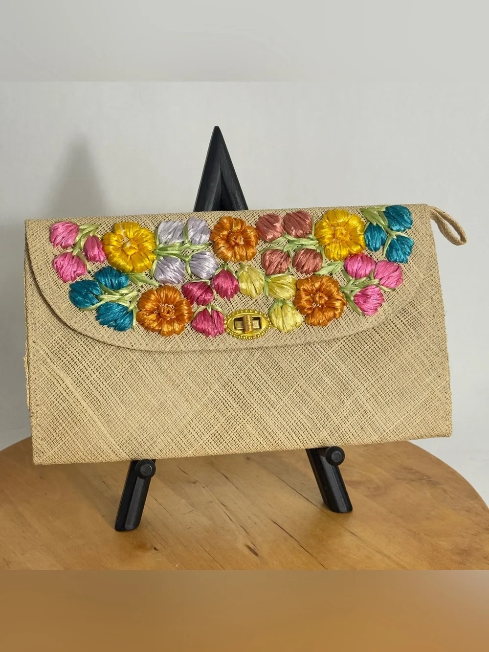Vintage 1980’s Woven Raffia Straw Clutch Purse Turn-Lock Closure Floral Appliqué